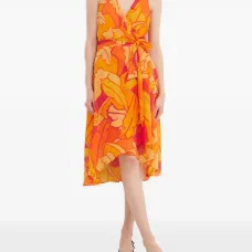 Платье с цветочным принтом и V-образным вырезом