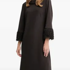 Платье миди с воротником-качелой и бахромой Платье миди с воротником-качелой и бахромой