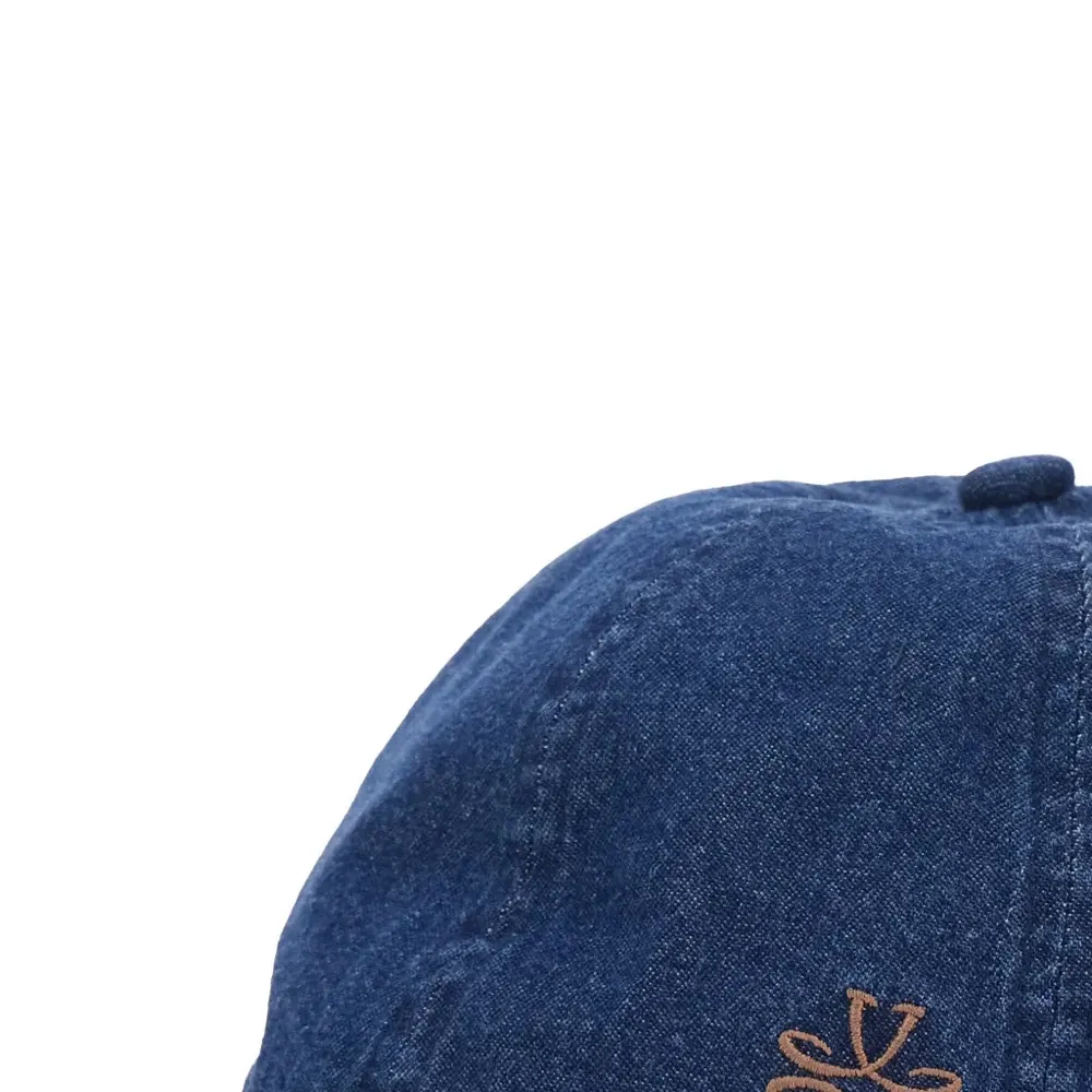 Бейсболка с вышитым логотипом