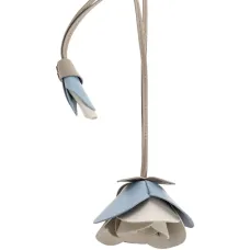 Брелок из кожи с цветочным декором