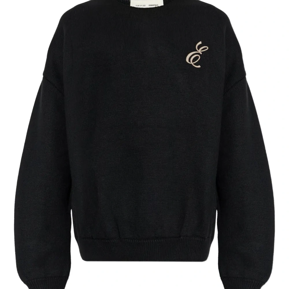 Свитер с вышитым логотипом и круглым вырезом