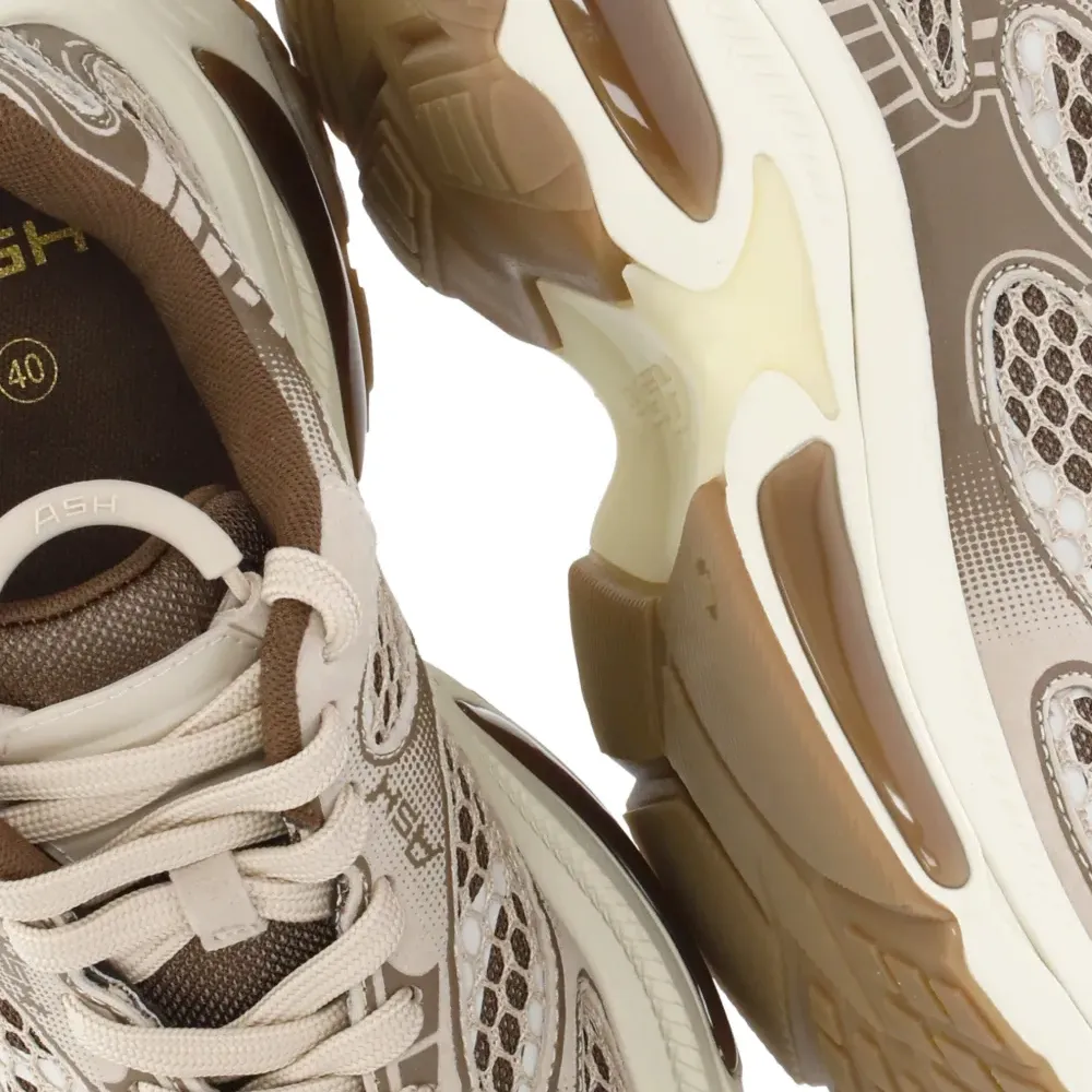 Кроссовки с вставками с драконом