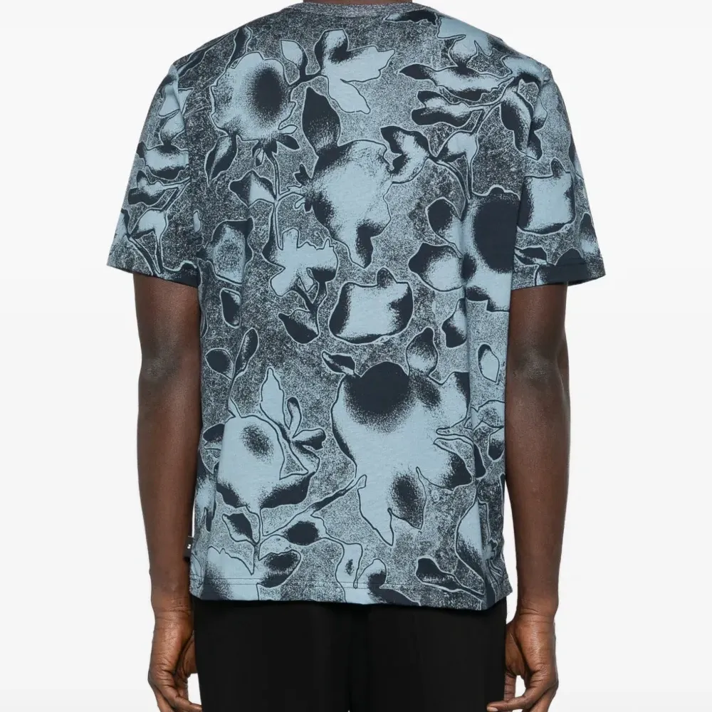 Футболка с цветочным принтом