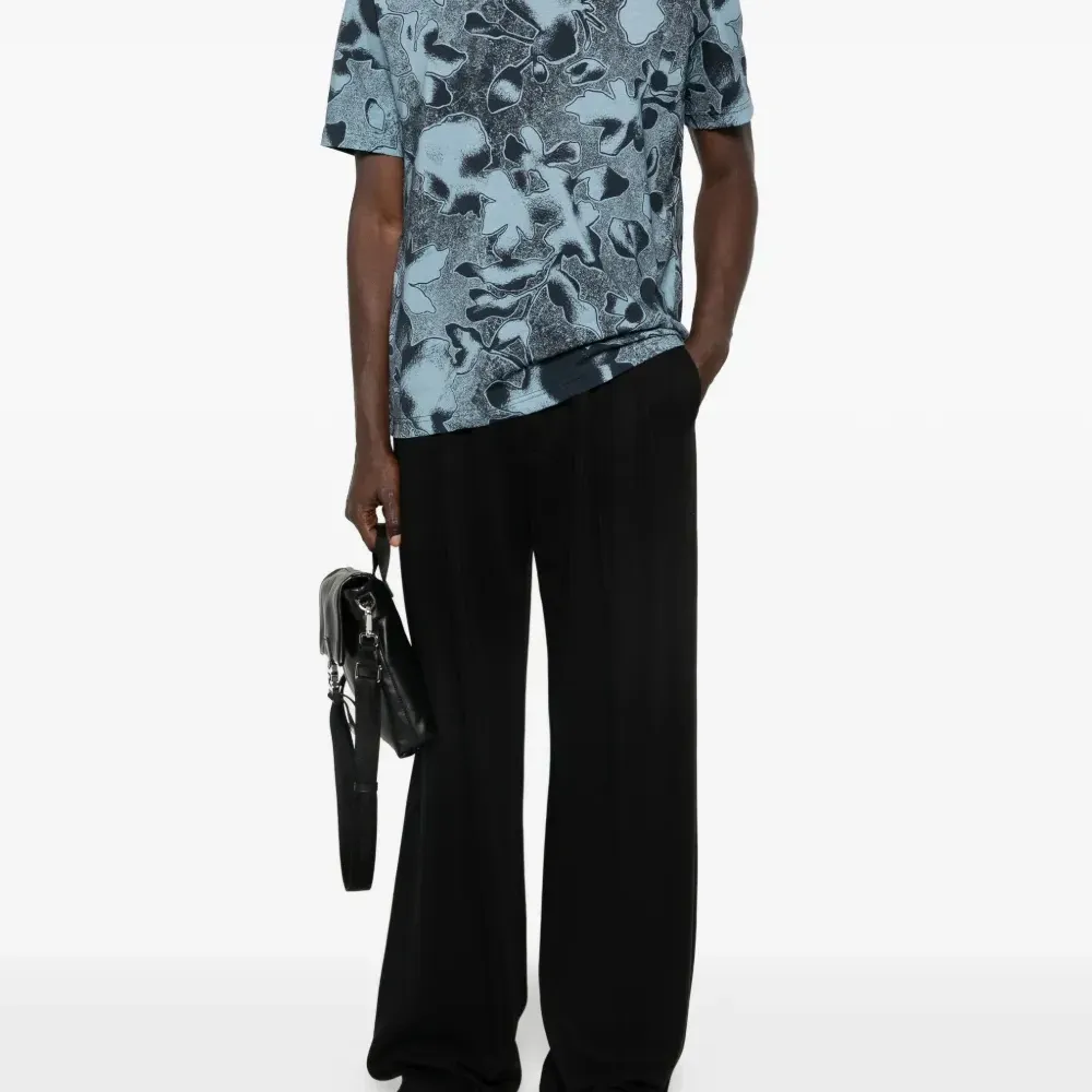 Футболка с цветочным принтом