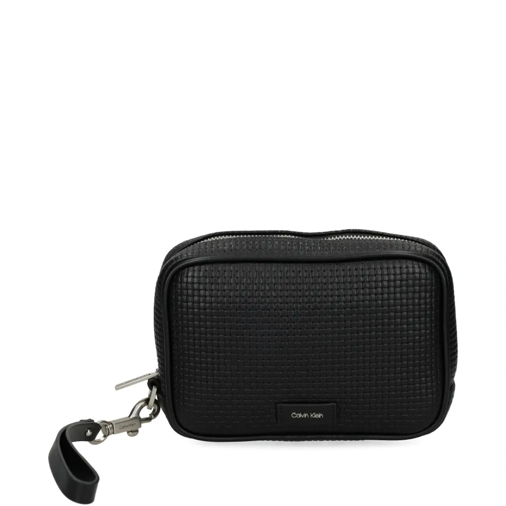 Текстурированная косметичка с ремешком на запястье