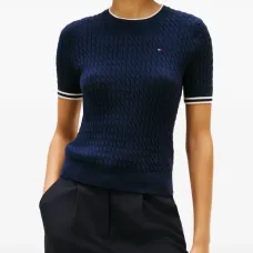 Короткий свитер с короткими рукавами, вязаный косами и с полосатыми отделками Короткий свитер с короткими рукавами, вязаный косами и с полосатыми отделками