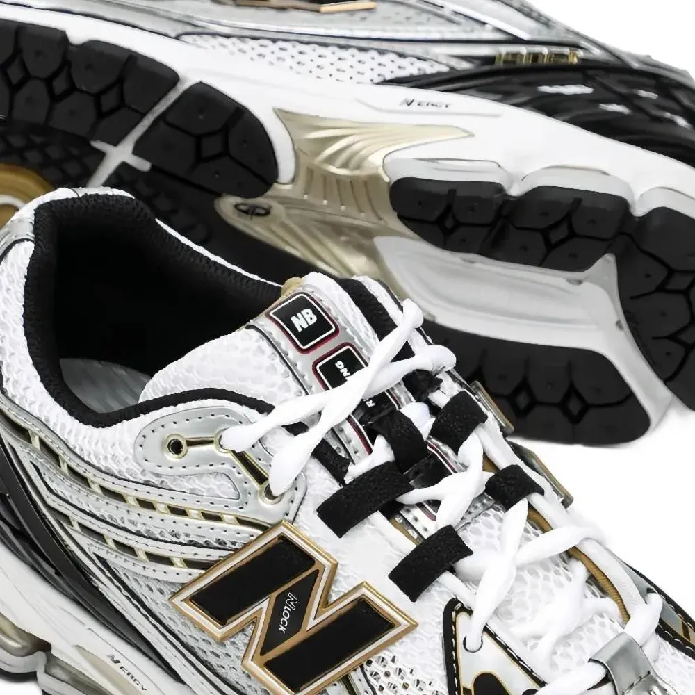 Кроссовки с нашивкой-логотипом