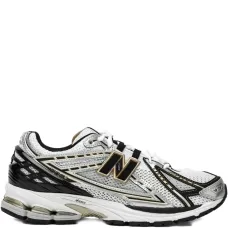 Кроссовки с нашивкой-логотипом