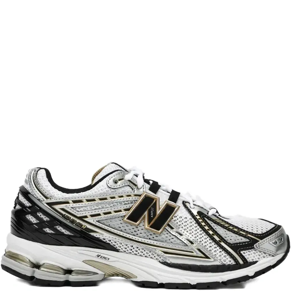 Кроссовки с нашивкой-логотипом