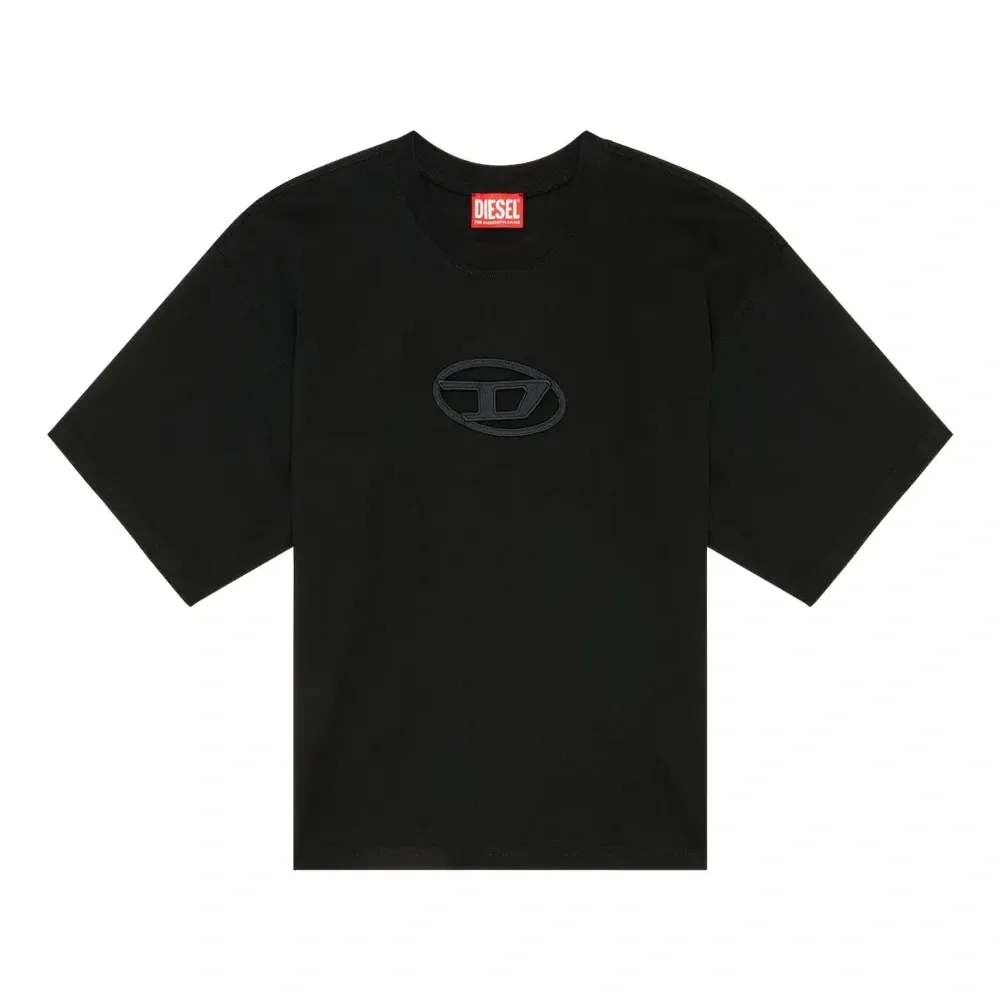 Футболка с вышитым логотипом D