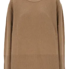 Свитер с круглым вырезом