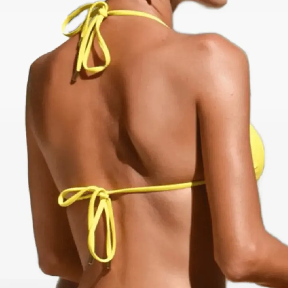 Бикини-топ на завязках треугольной формы