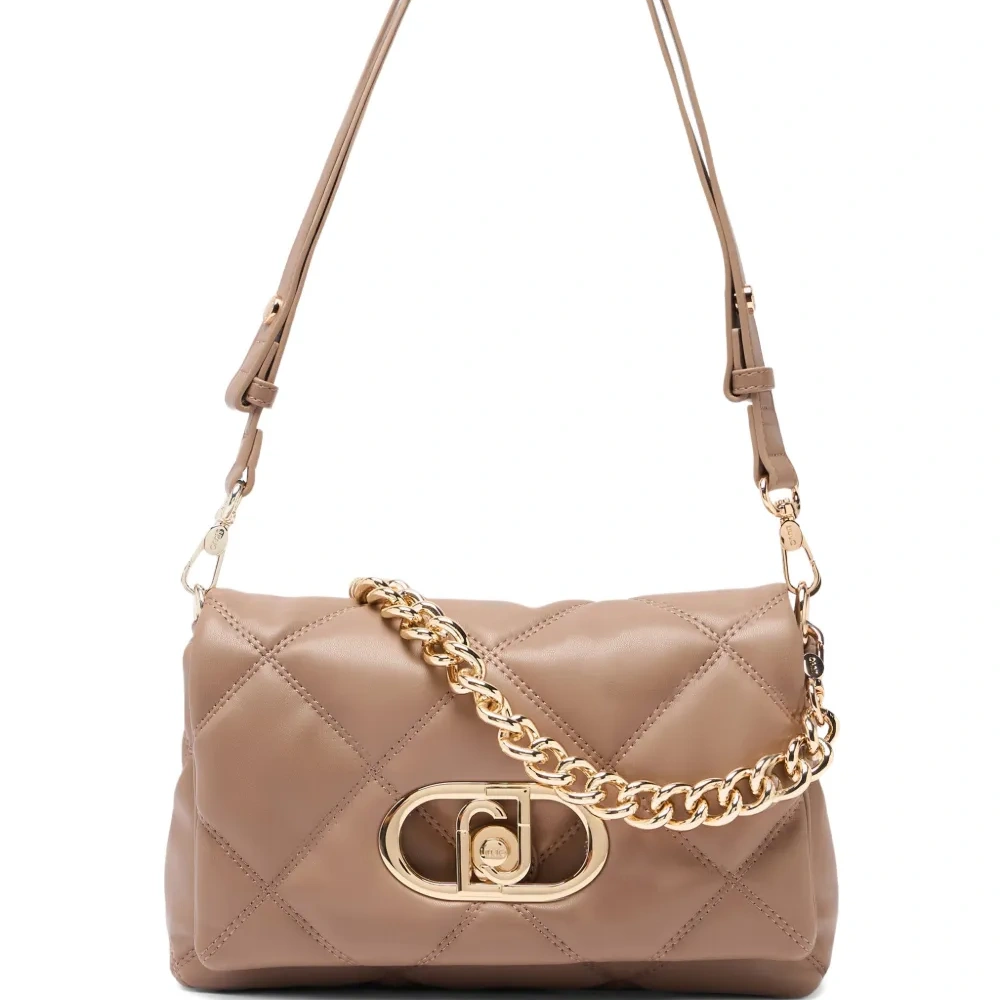 Стеганая сумка на плечо LaPuffy с металлическим логотипом Стеганая сумка на плечо LaPuffy с металлическим логотипом