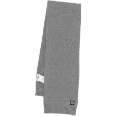 Шарф с нашивкой-компасом