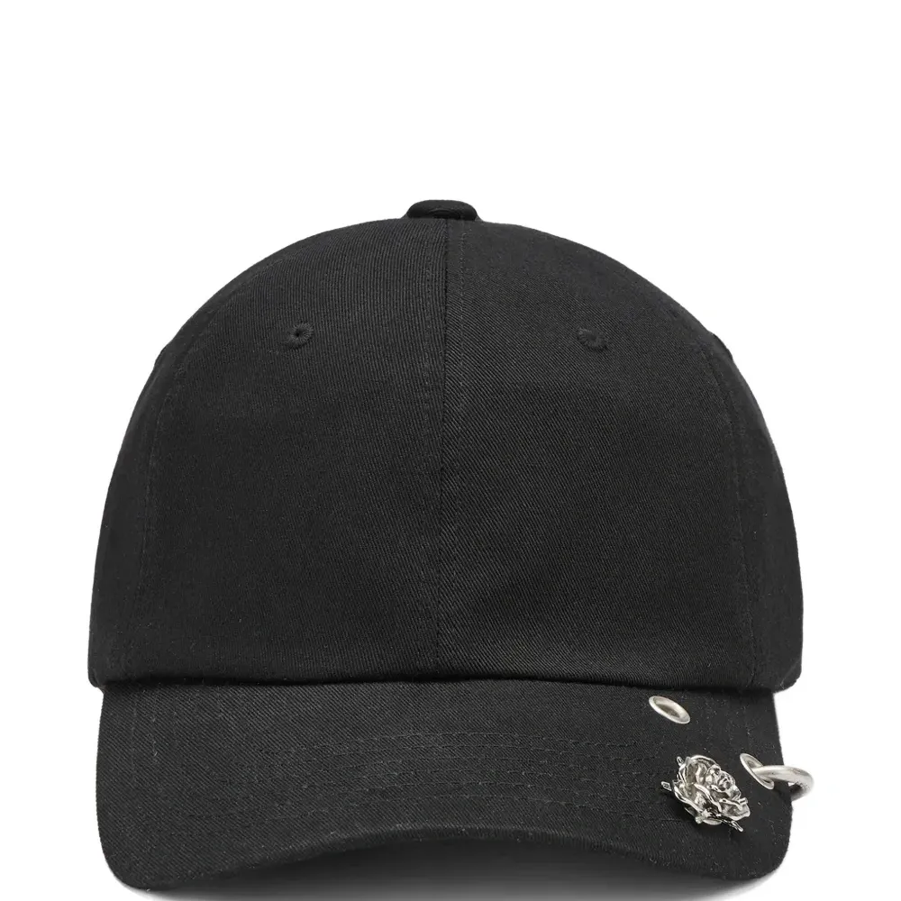 Бейсболка с украшением в виде розы