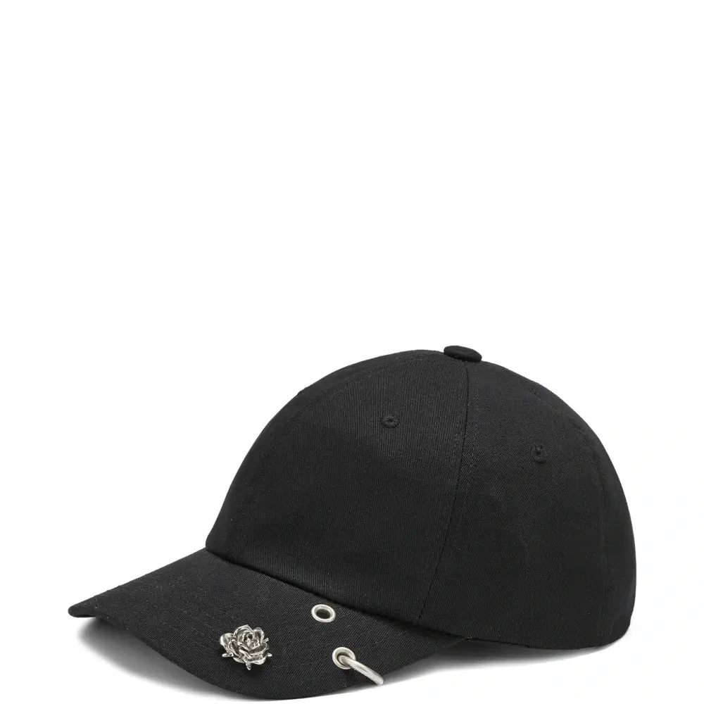 Бейсболка с украшением в виде розы