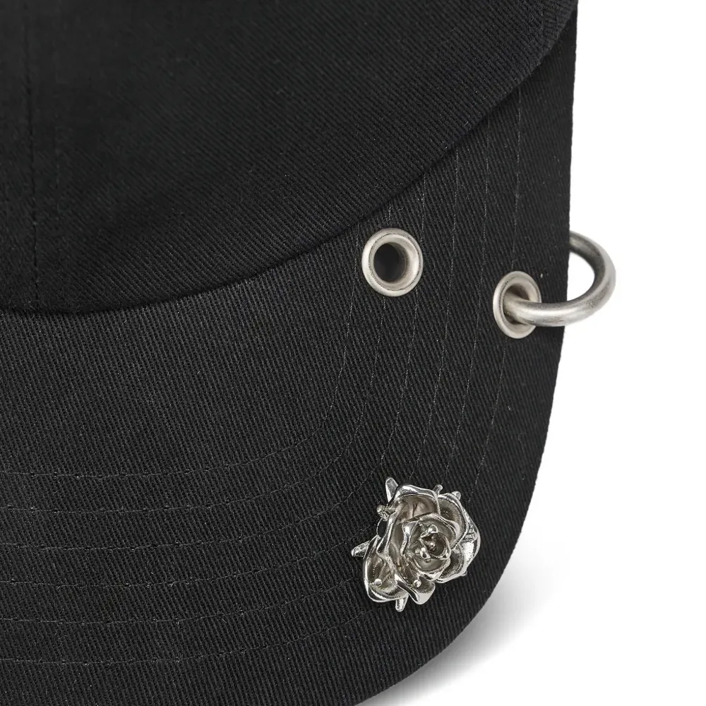 Бейсболка с украшением в виде розы