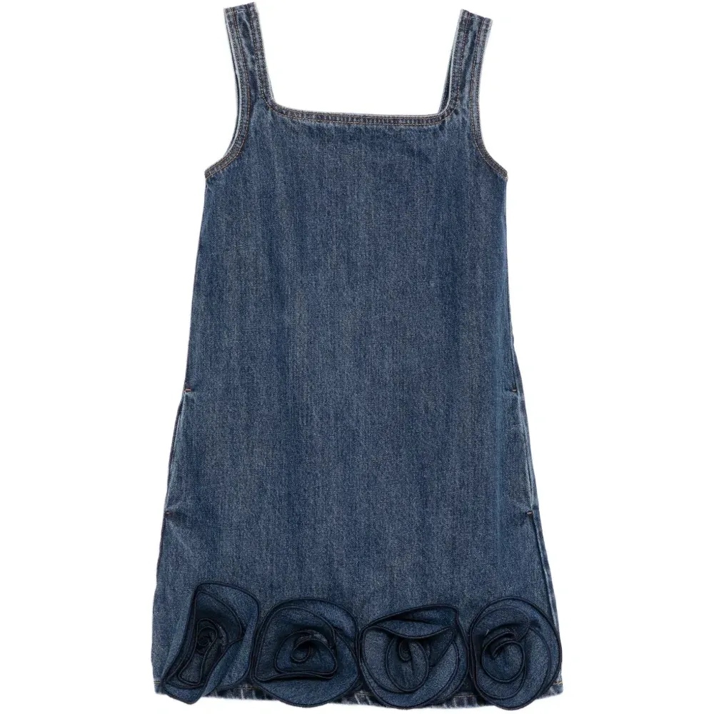 Джинсовое платье с цветочной аппликацией Джинсовое платье с цветочной аппликацией