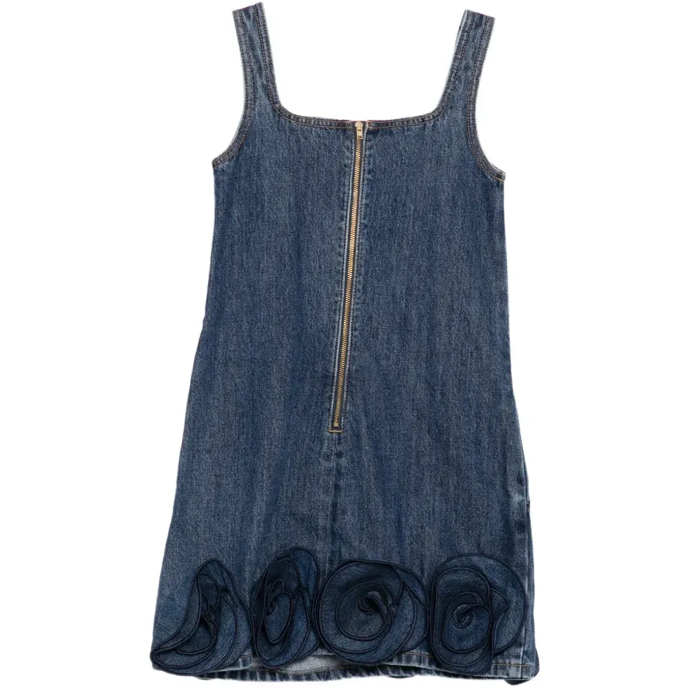 Джинсовое платье с цветочной аппликацией Джинсовое платье с цветочной аппликацией