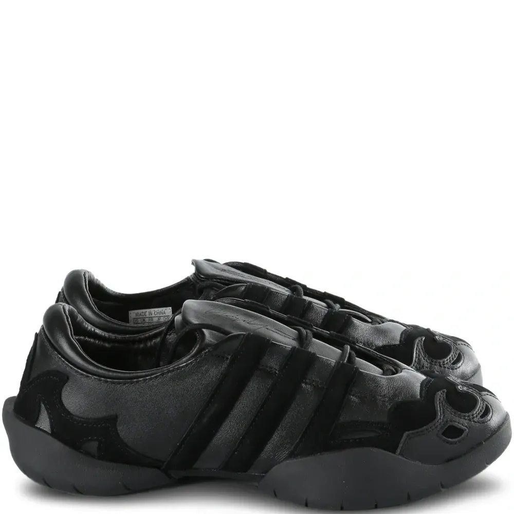 Кроссовки Regu из коллаборации с adidas