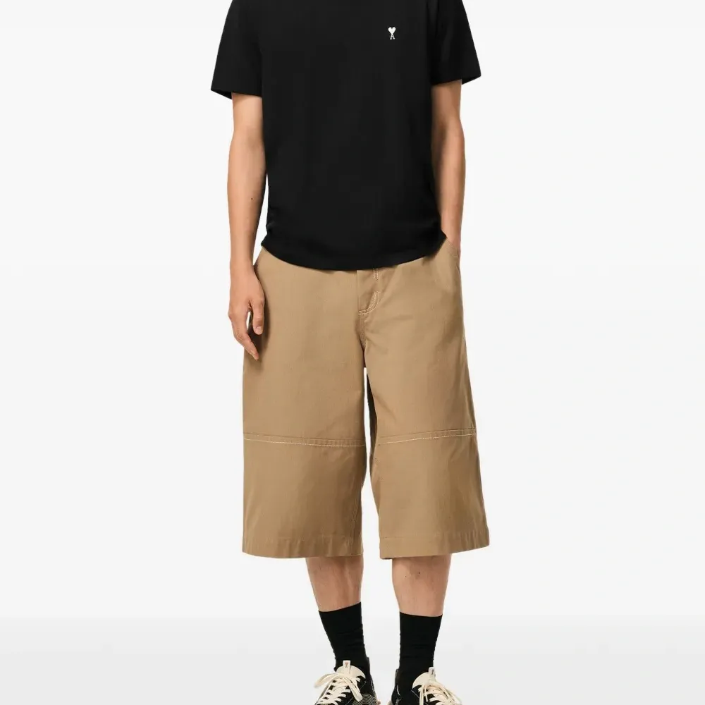 Футболка с вышитым логотипом