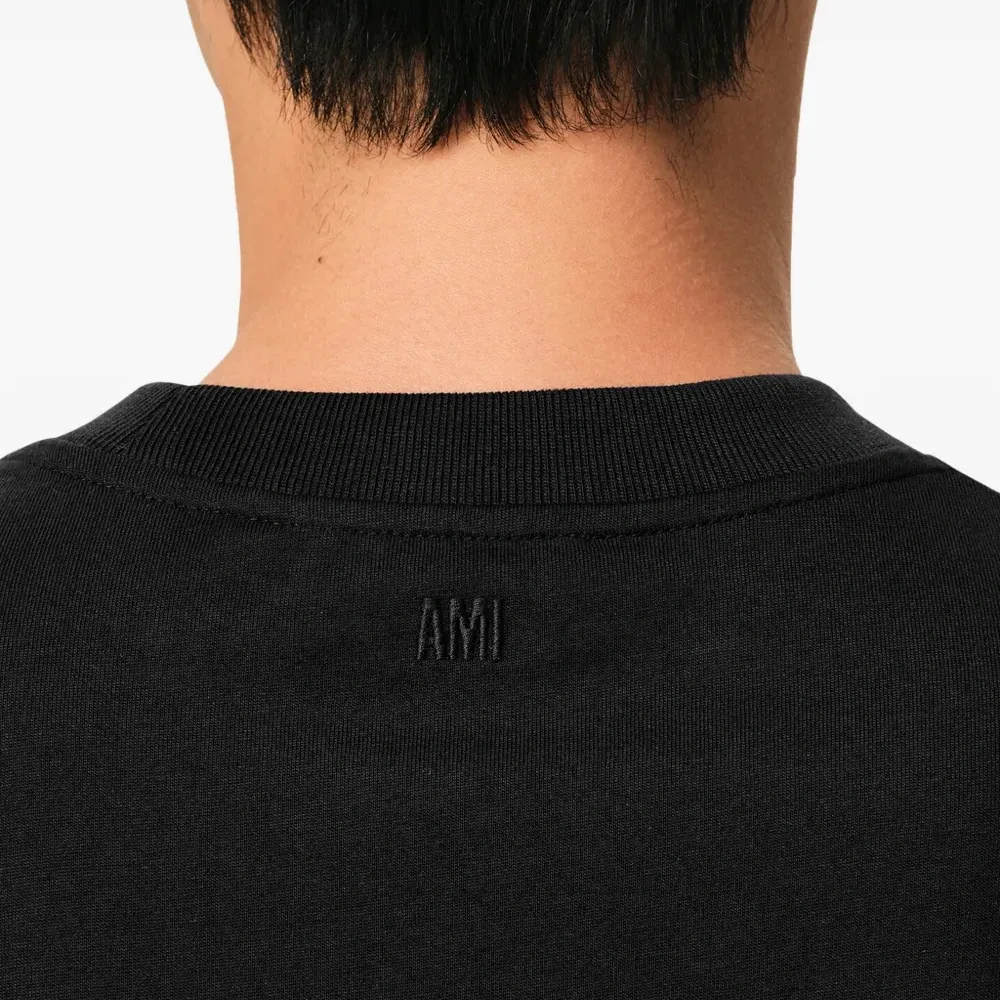 Футболка с вышитым логотипом