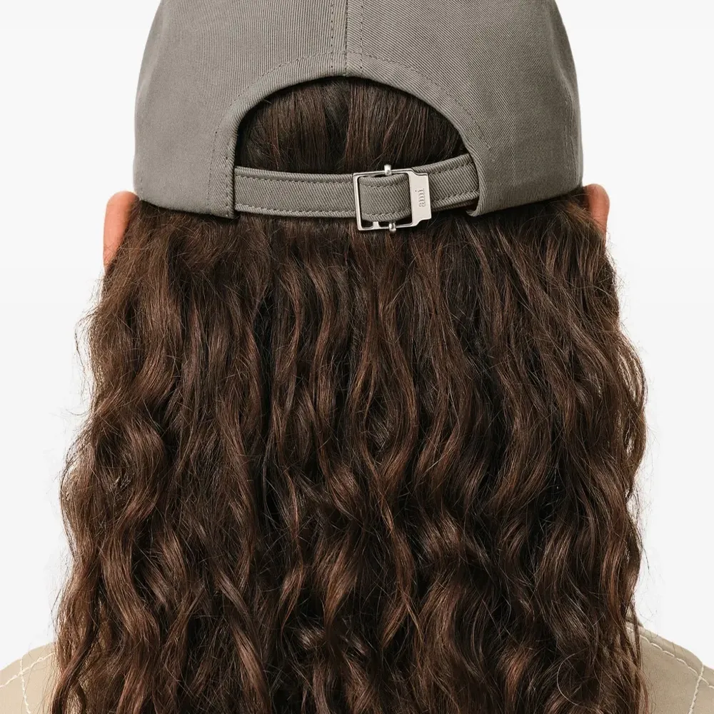 Бейсболка с вышивкой Ami de Coeur