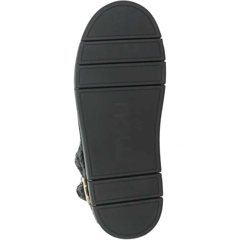 Ботинки с ремешками и пряжками