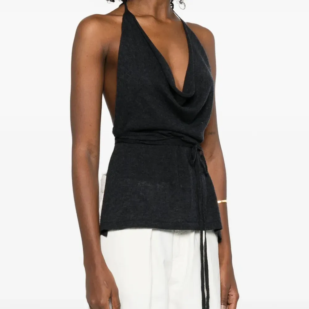 Топ с вырезом халтер