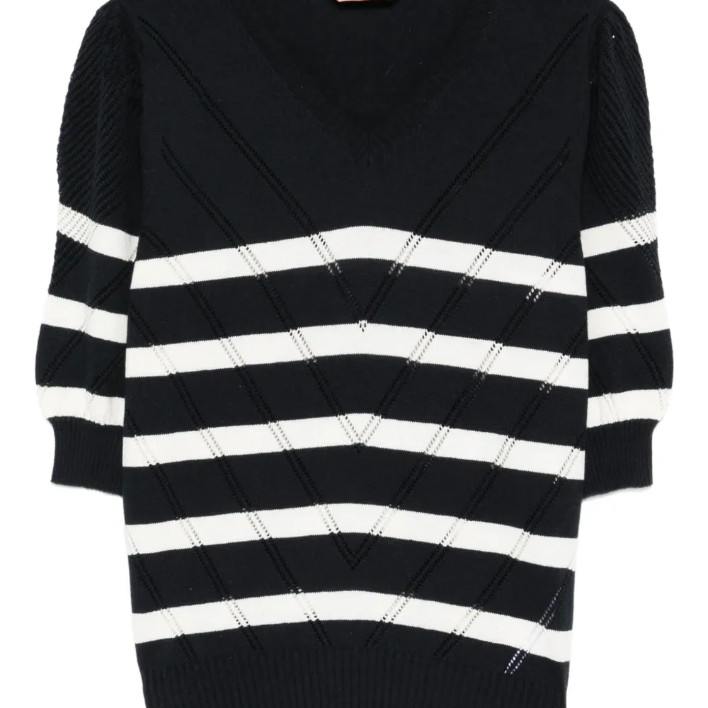 Топ в полоску с V-образным вырезом Топ в полоску с V-образным вырезом