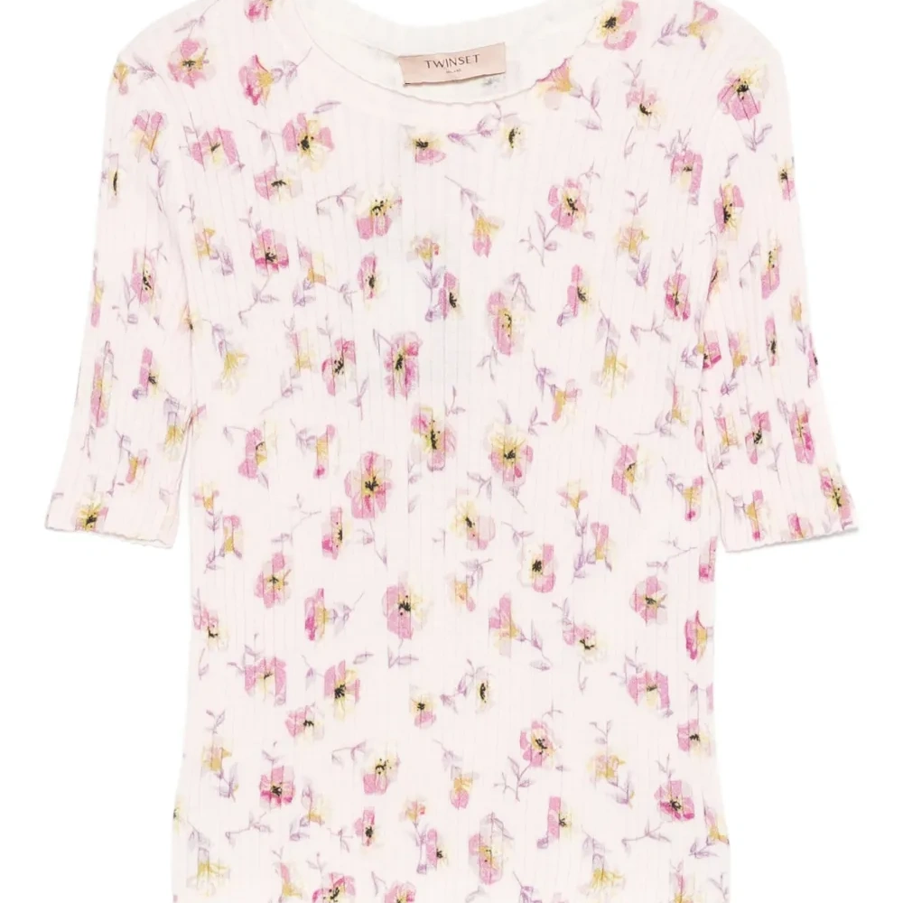 Футболка в рубчик с цветочным принтом Футболка в рубчик с цветочным принтом