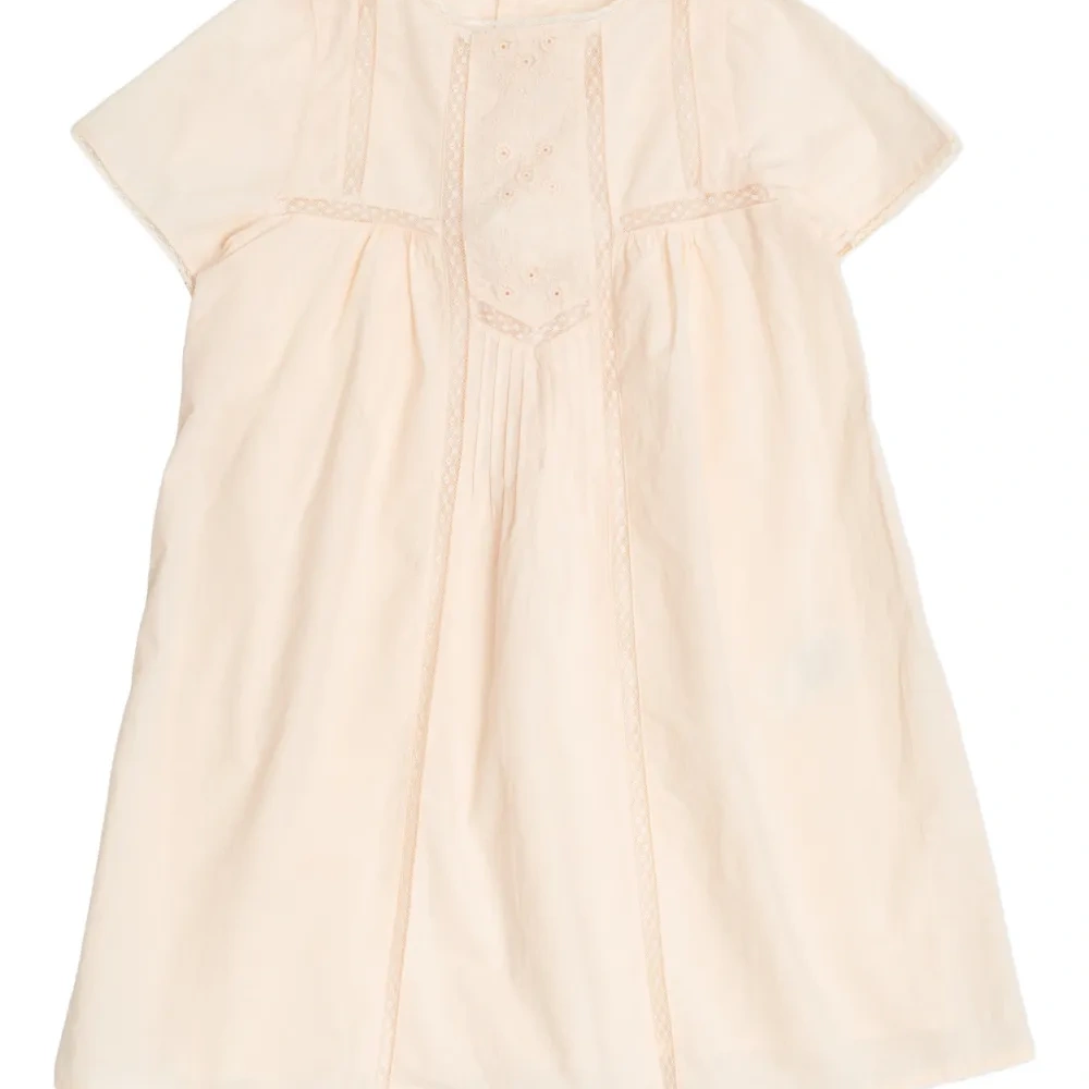 Платье с кружевной отделкой