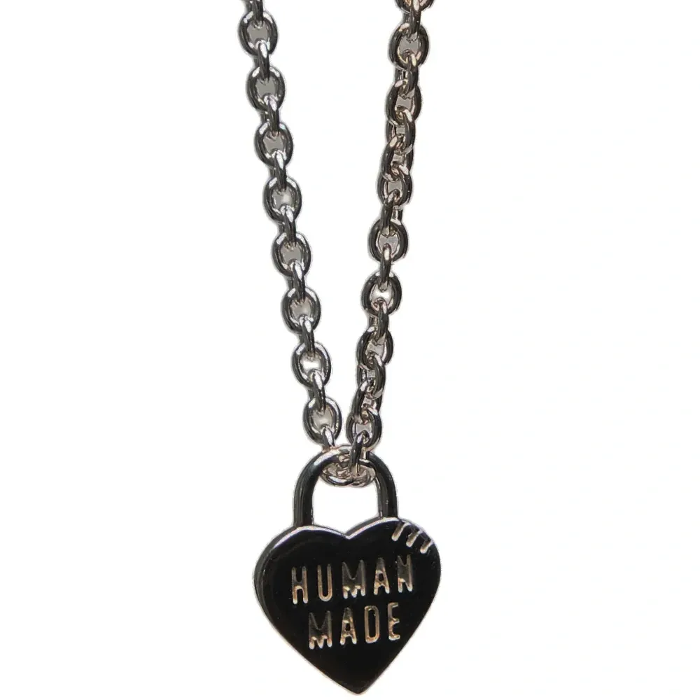 Серебряное колье в форме сердца