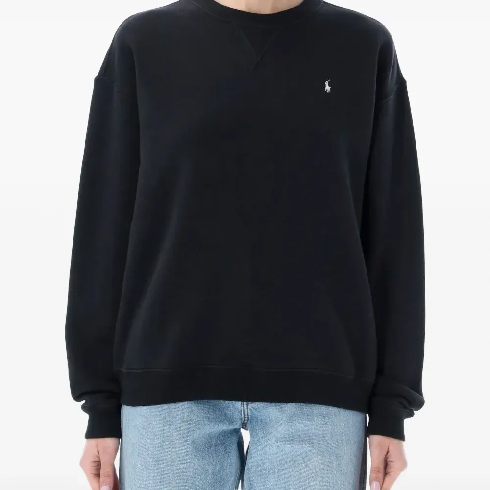 Свитшот с круглым вырезом