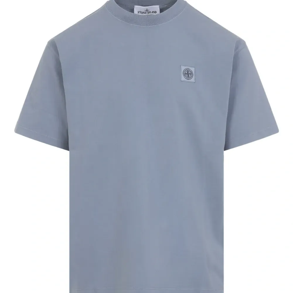 Футболка с нашивкой-логотипом