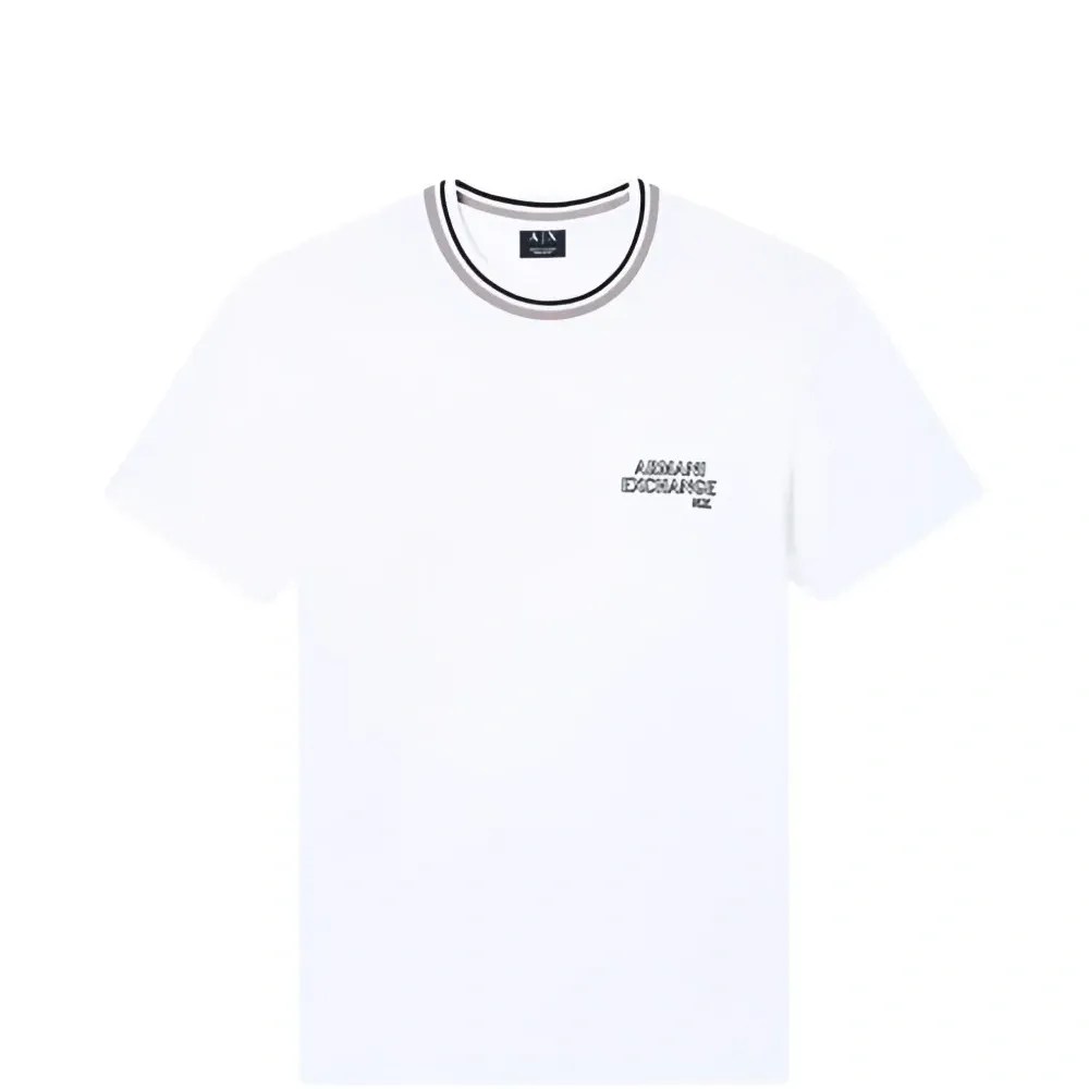 Футболка с полосатым воротником