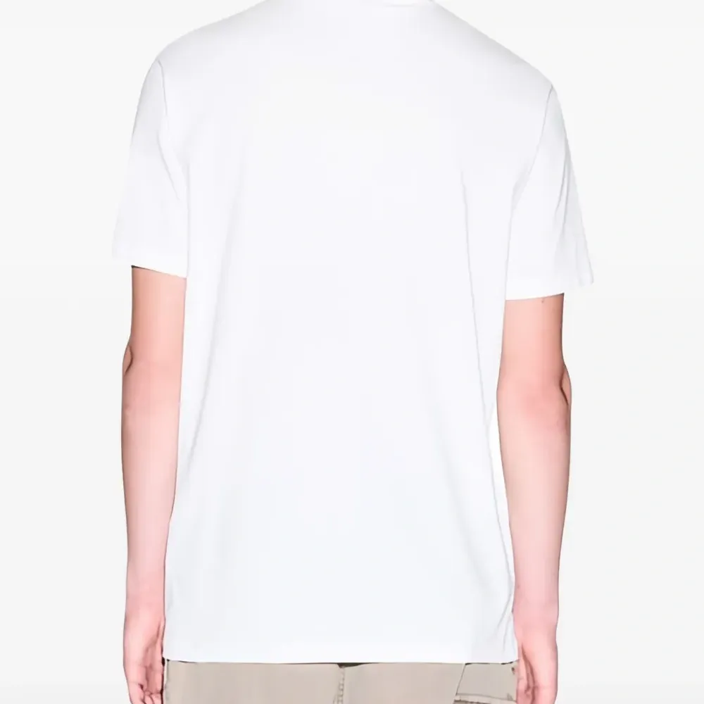 Футболка с полосатым воротником