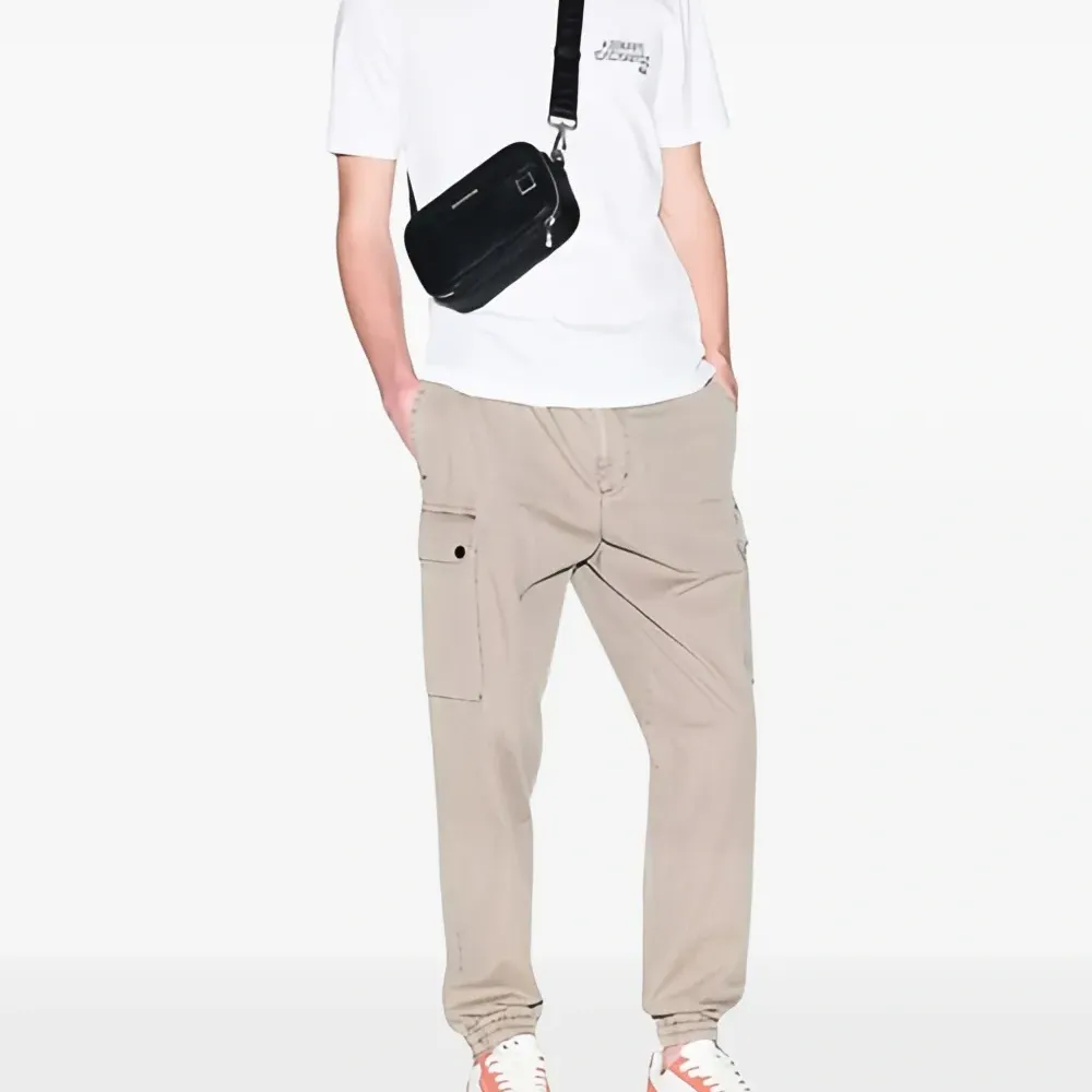 Футболка с полосатым воротником