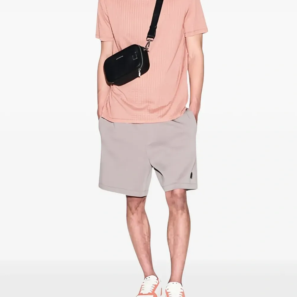 Футболка с логотипом