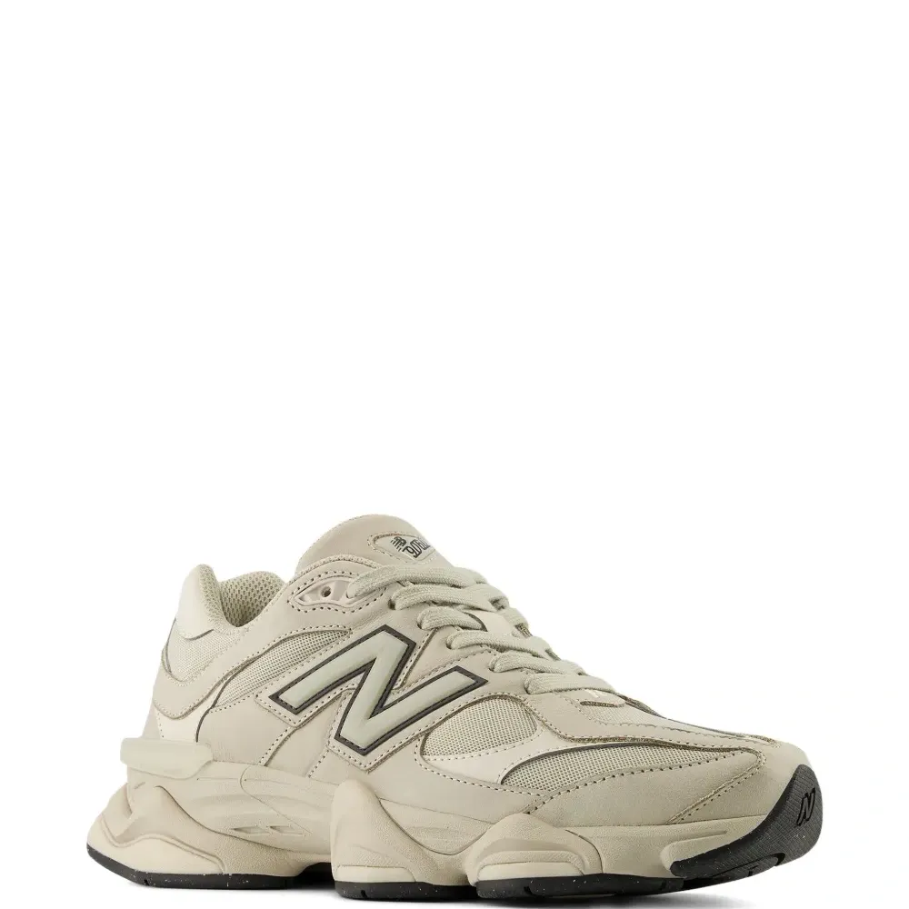 Кроссовки 9060 с нашивкой-логотипом