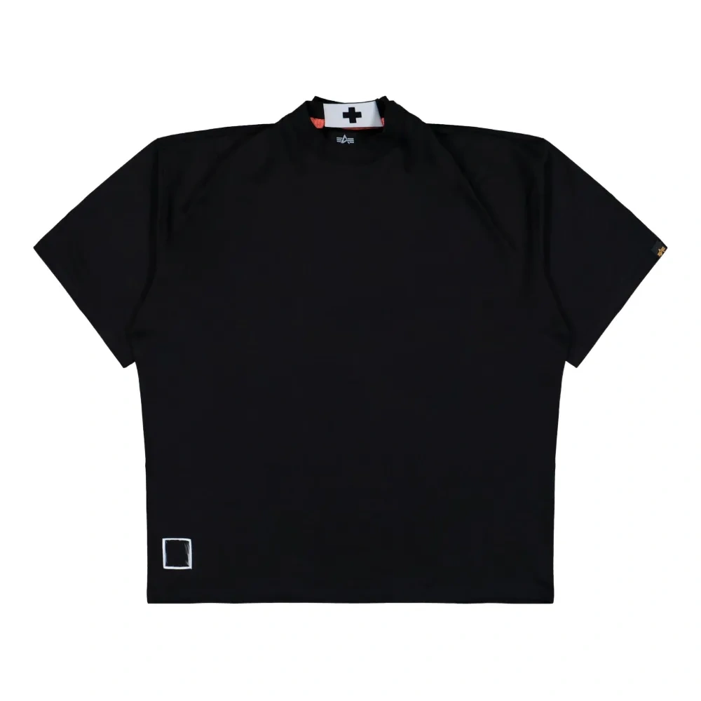 Футболка с логотипом