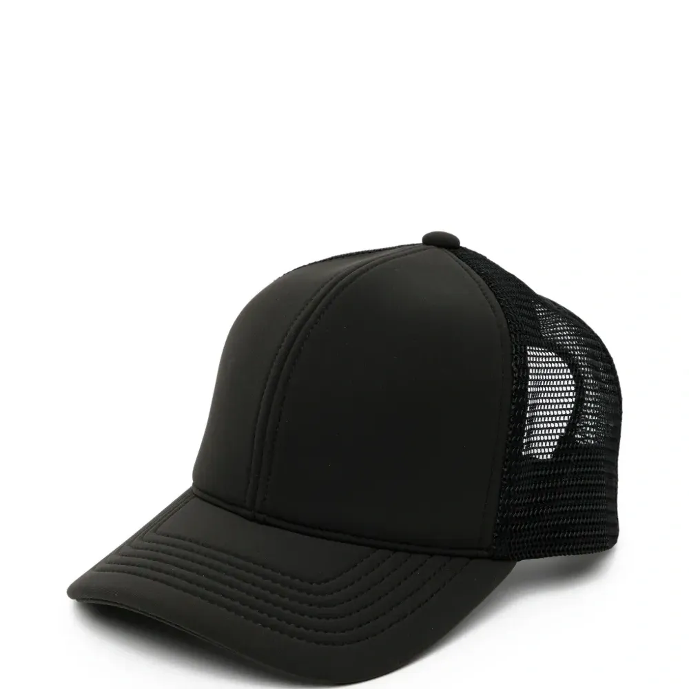 Кепка с козырьком