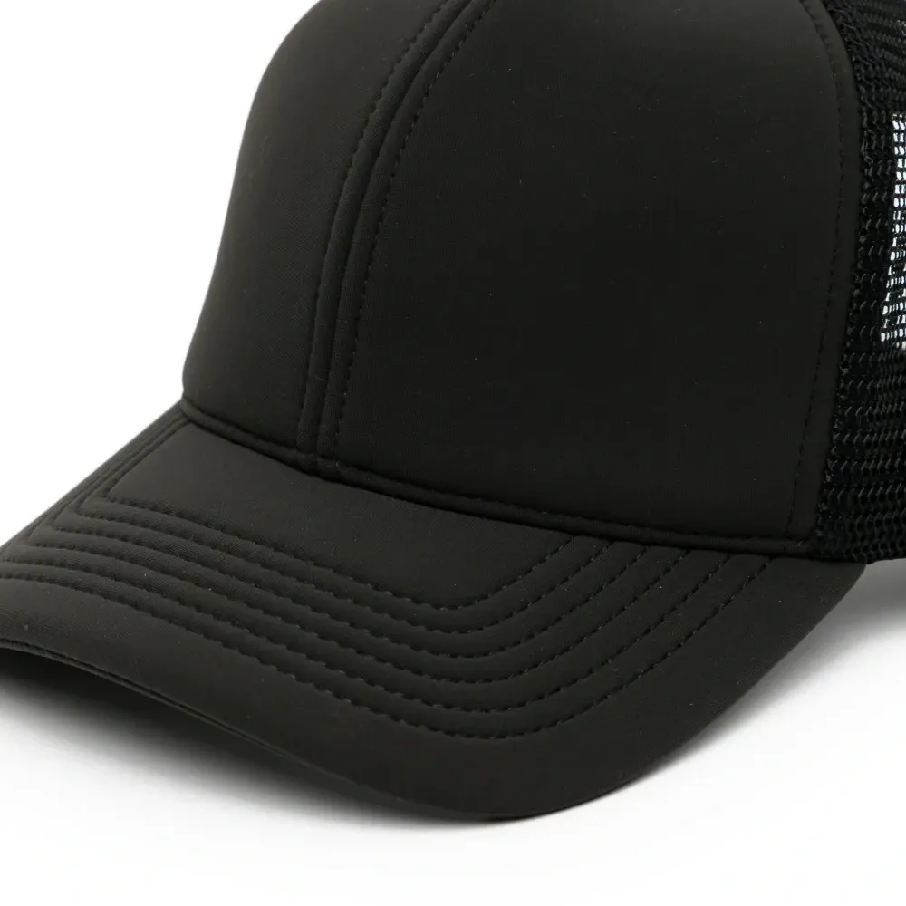 Кепка с козырьком