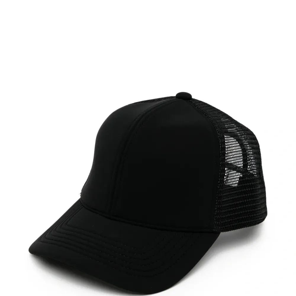 Кепка с козырьком