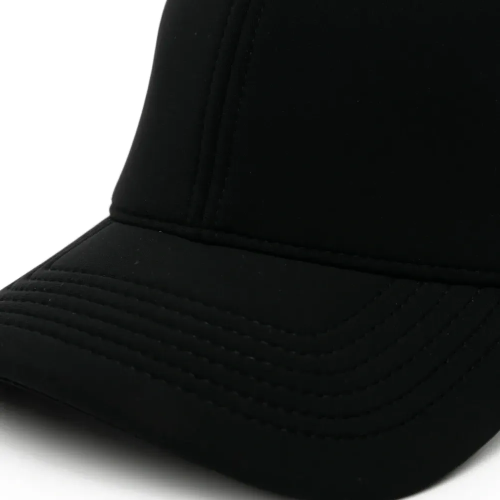 Кепка с козырьком