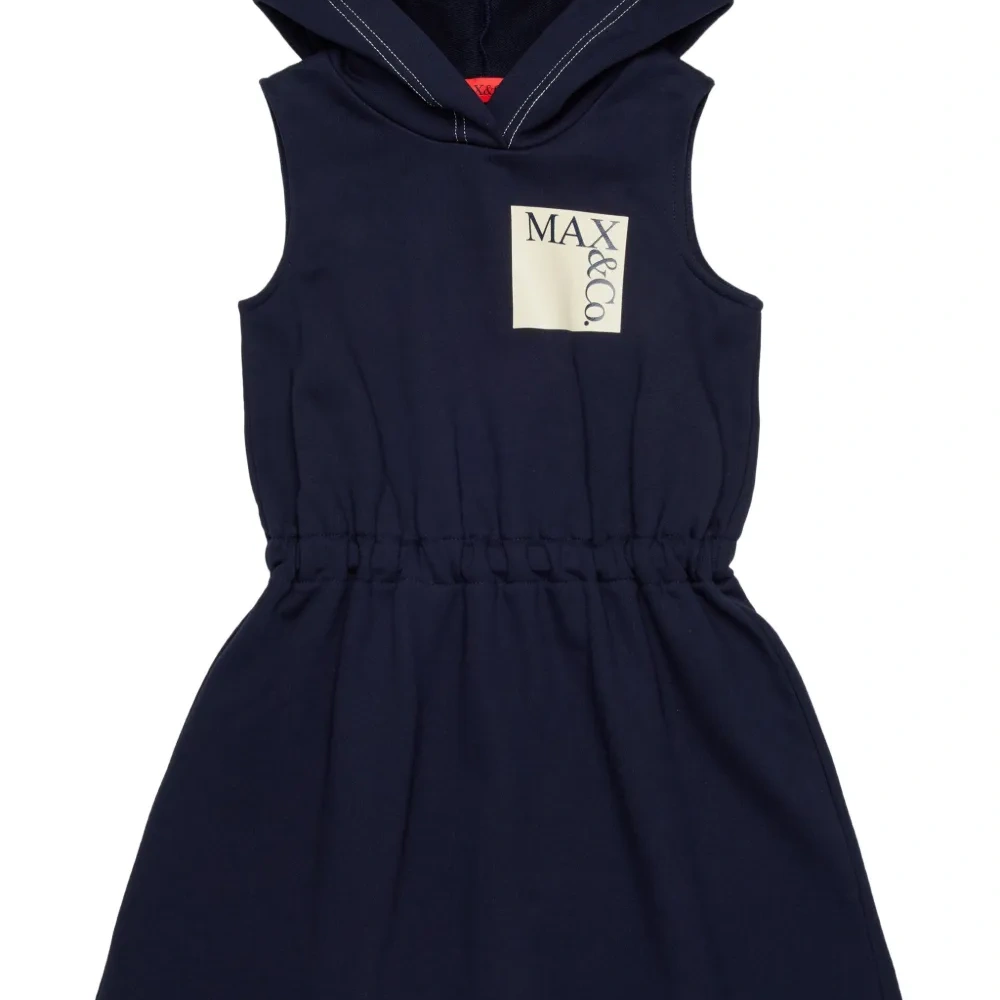 Платье с капюшоном и логотипом