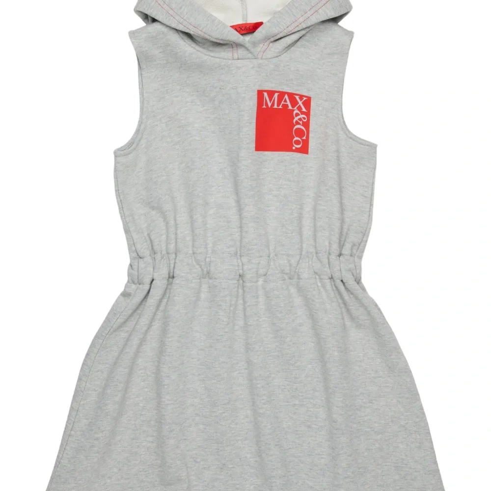 Платье с капюшоном и логотипом