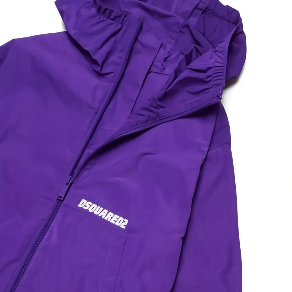 Куртка с капюшоном и логотипом