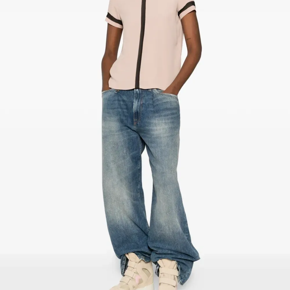 Блузка с воротником пола