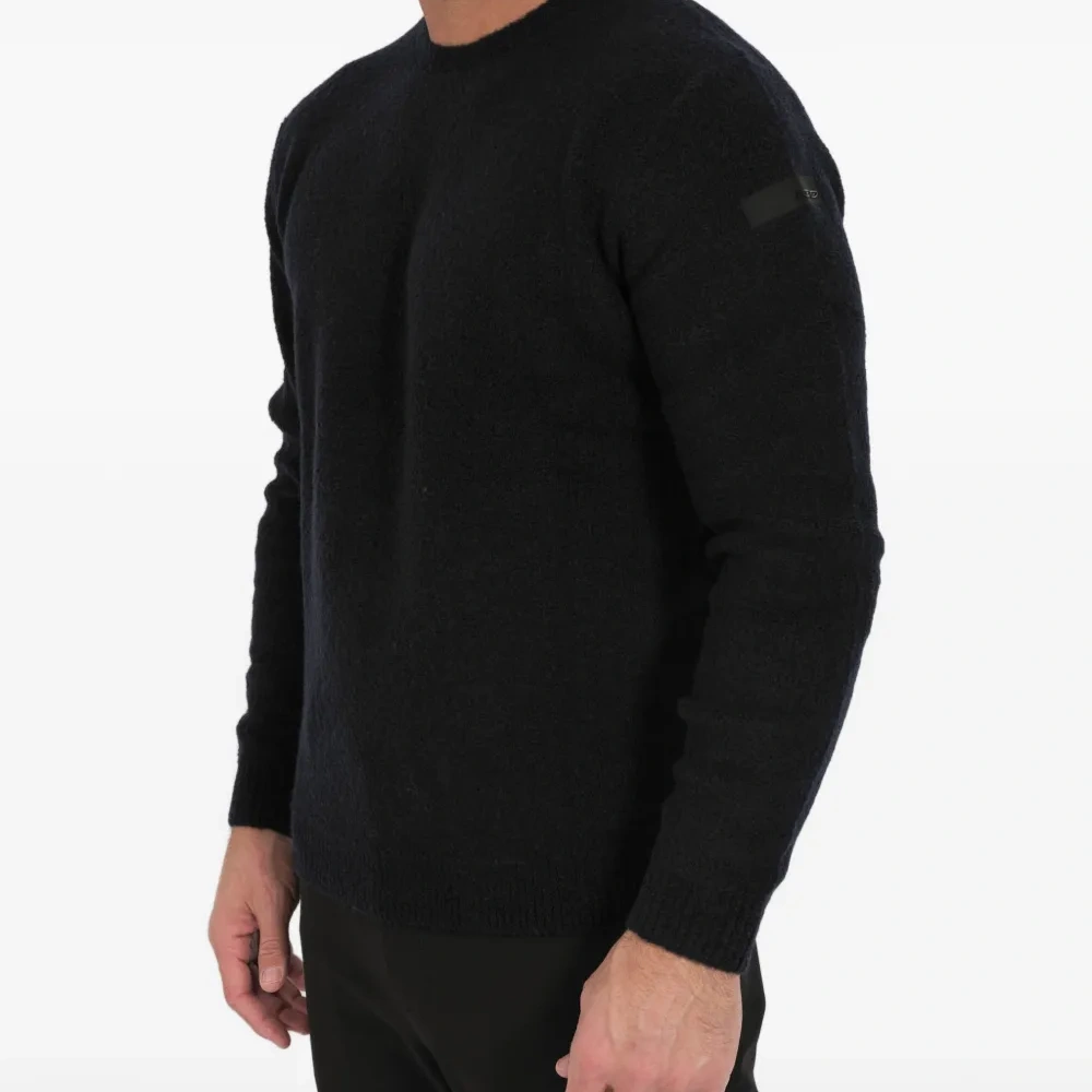 Свитер с круглым вырезом